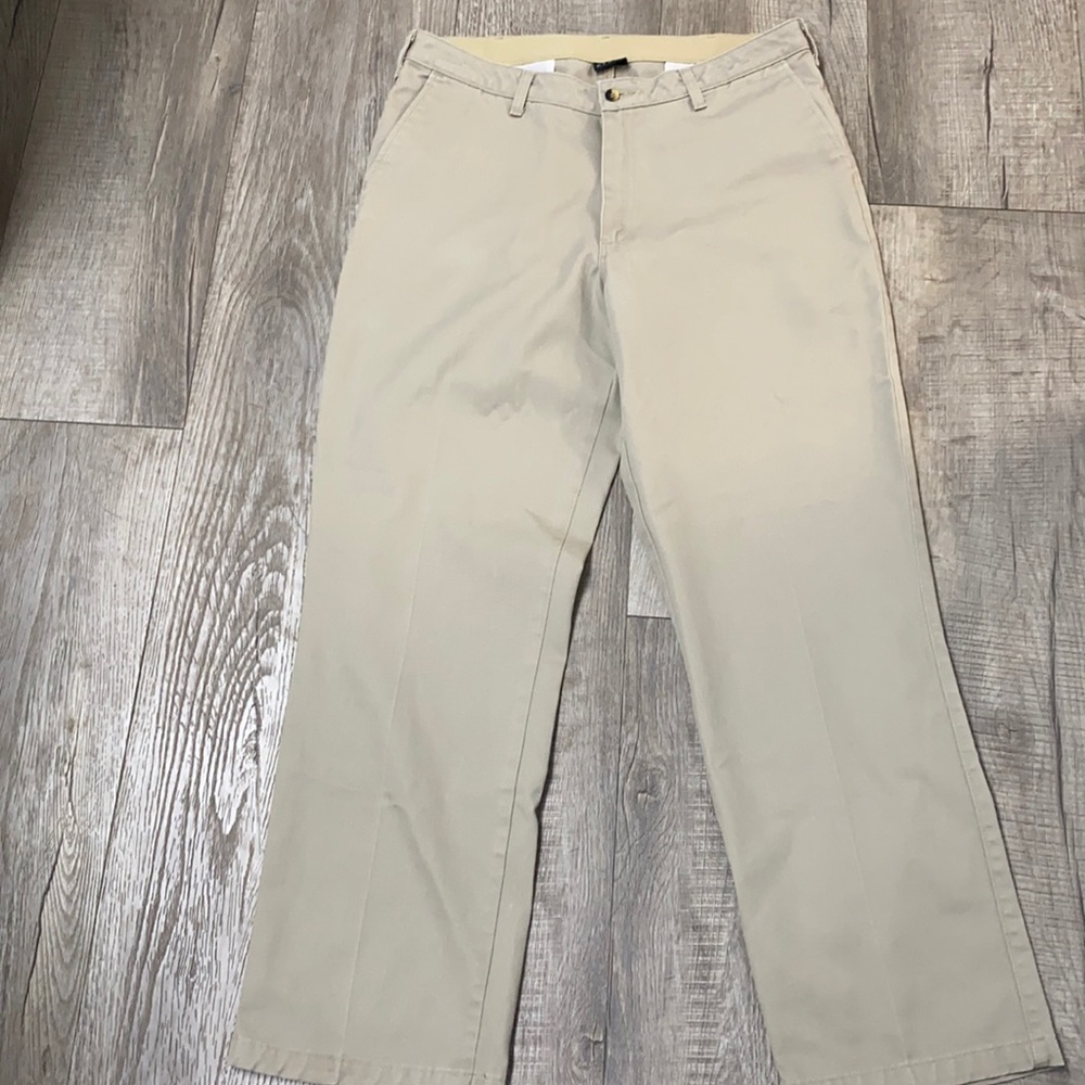 Wrangler Riata Khaki Flat Front Sz 36W x 32L